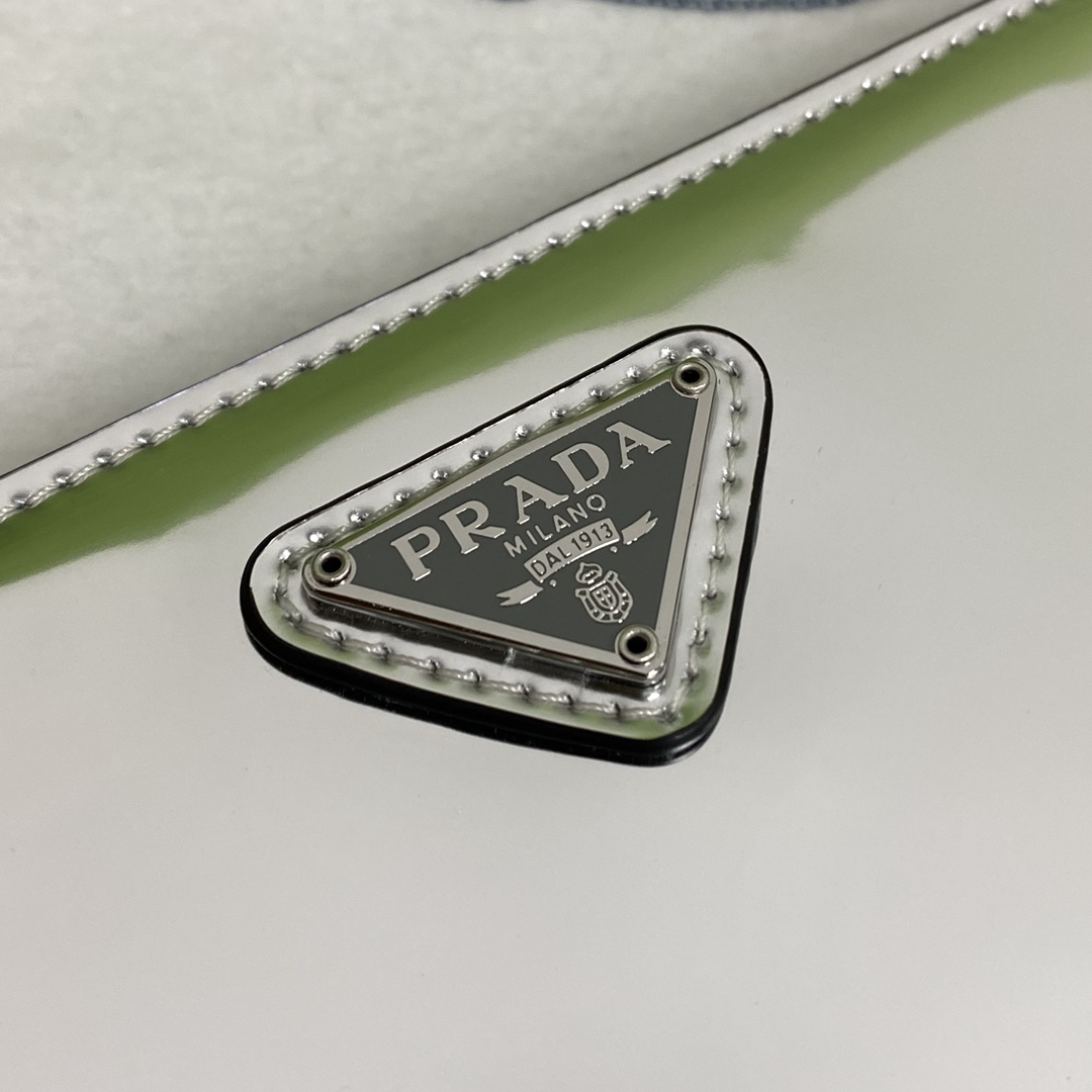 【P900】Prada包包官网 普拉达2021夏季新款单肩女包腋下包20CM 银色