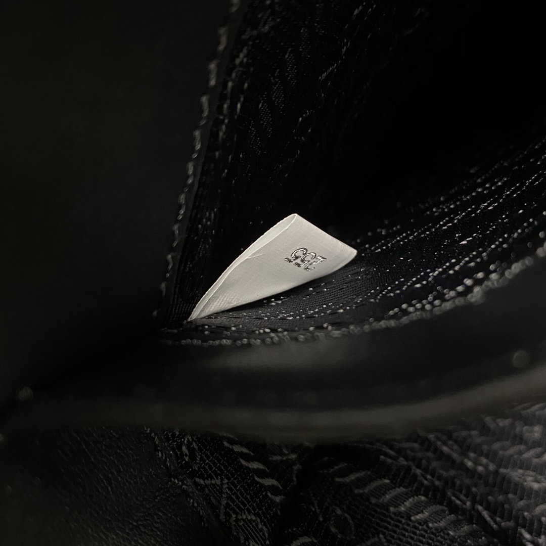 【P980】普拉达包包价格 Prada mini tote进口光面牛皮迷你手提包 黑色