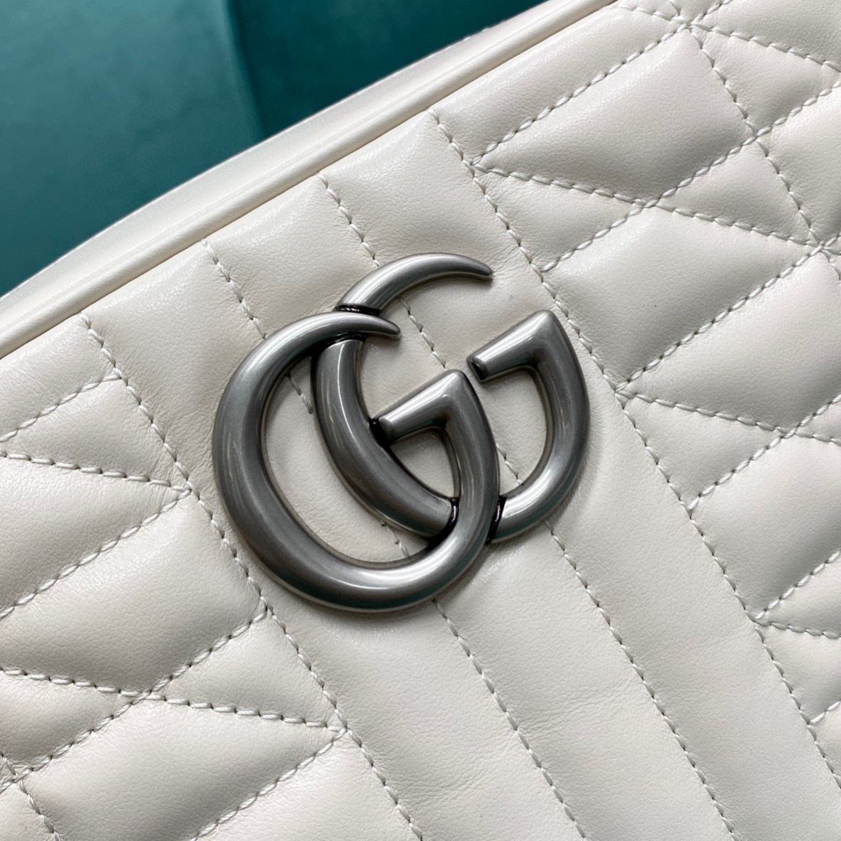 【P1050】古奇新款女包 Gucci Marmont系列447632白色绗缝斜挎相机包