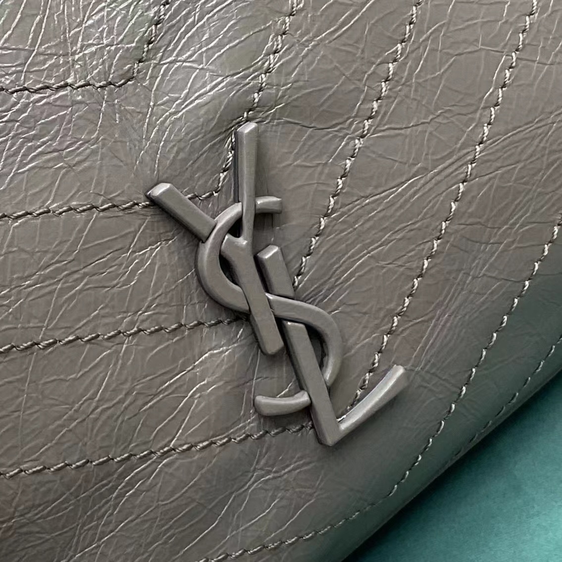 【P1470】圣罗兰包包货源 YSL Niki风格磁扣设计链条单肩包购物袋 浅灰色
