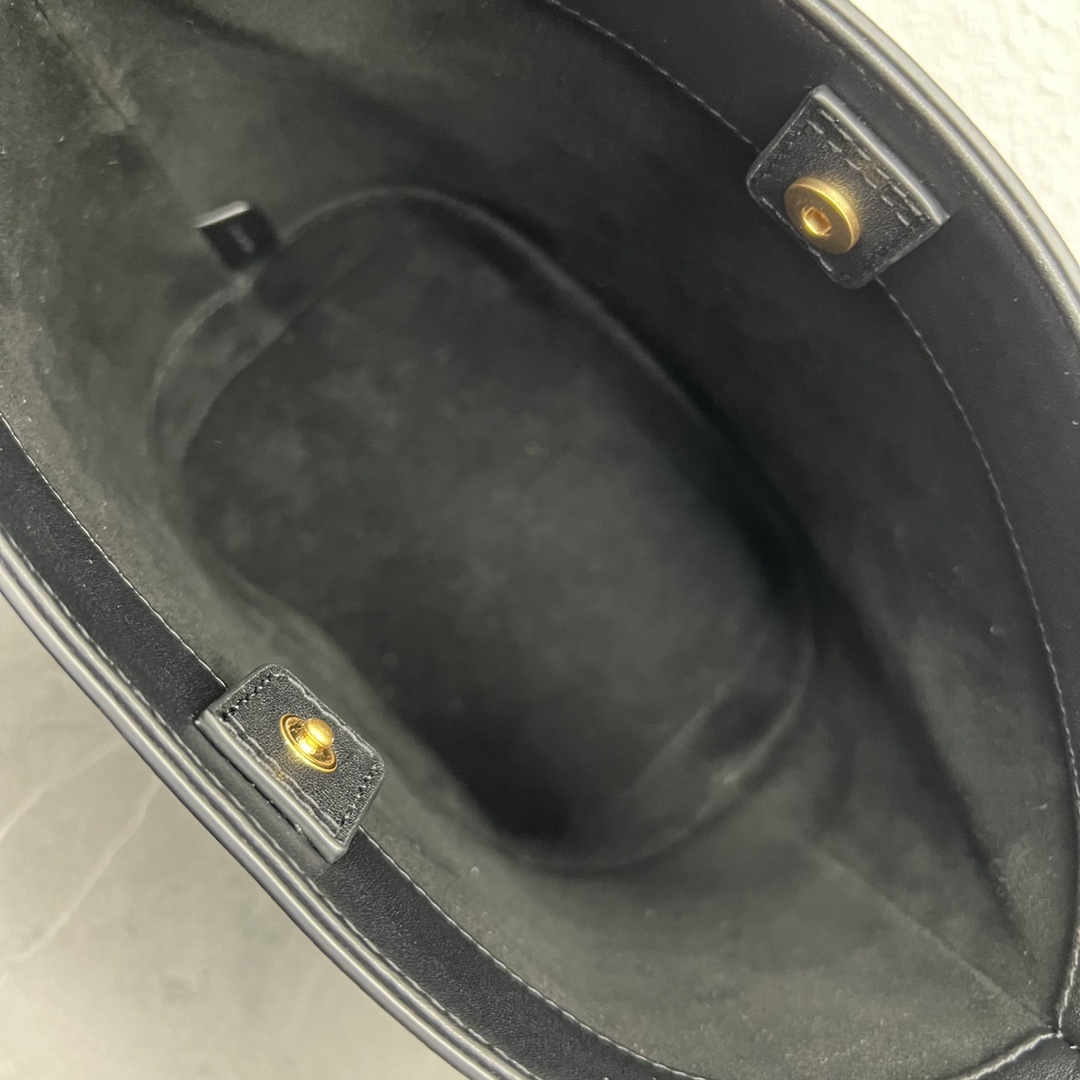 【P1280】思琳包包价格 Celine2022春夏新款CUIR水桶包单肩斜挎包 黑色